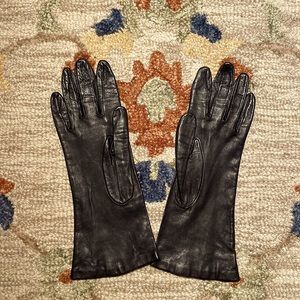 Woman’s Leather Gloves- S